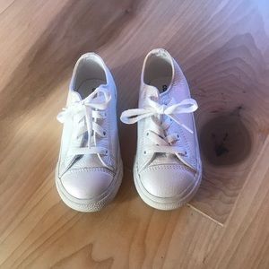 Converse white pearlescent tennis shoes